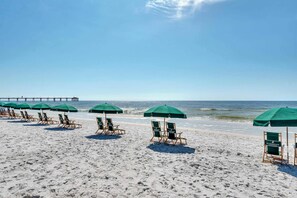 Beach nearby - Fifth-floor condo with balcony, pools, hot tub, gym, W/D, &WiFi - beach access (Fort Walton Beach)