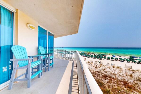 Property grounds - Beachfront Condo with Private Beach/Access, Balcony, Ocean View, & WiFi (Fort Walton Beach)