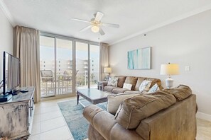 TV, DVD player, offices - Beautiful, Spacious Condo At Waterscape Children's Playground, 2 Hot Tubs (Fort Walton Beach)