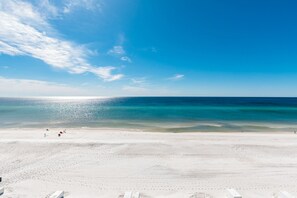 On the beach - Gulf-Front Condo On Okaloosa Island Playground, 2 Hot Tubs (Fort Walton Beach)