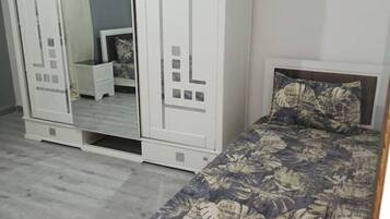 3 quartos, ferros/tábuas de passar roupa, Wi-Fi, roupa de cama