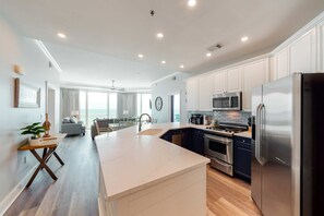 Fridge, microwave, oven, stovetop - Incredible Gulf-Front Condo On Okaloosa Island 490 Feet Of Private Beach (Fort Walton Beach)
