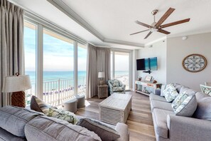 TV, DVD player, offices - Incredible Gulf-Front Condo On Okaloosa Island 490 Feet Of Private Beach (Fort Walton Beach)