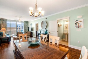 Dining - Beach-Chic Condo On Okaloosa Island Steps To Beach Lazy River (Fort Walton Beach)