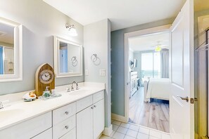 2 bedrooms, iron/ironing board, WiFi, bed sheets - 5th Floor Condo On Okaloosa Island Steps To Beach Lazy River (Fort Walton Beach)
