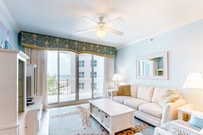 TV, DVD player, offices - 3rd Floor Beachy Condo At Waterscape 490 Feet Of Private Beach (Fort Walton Beach)