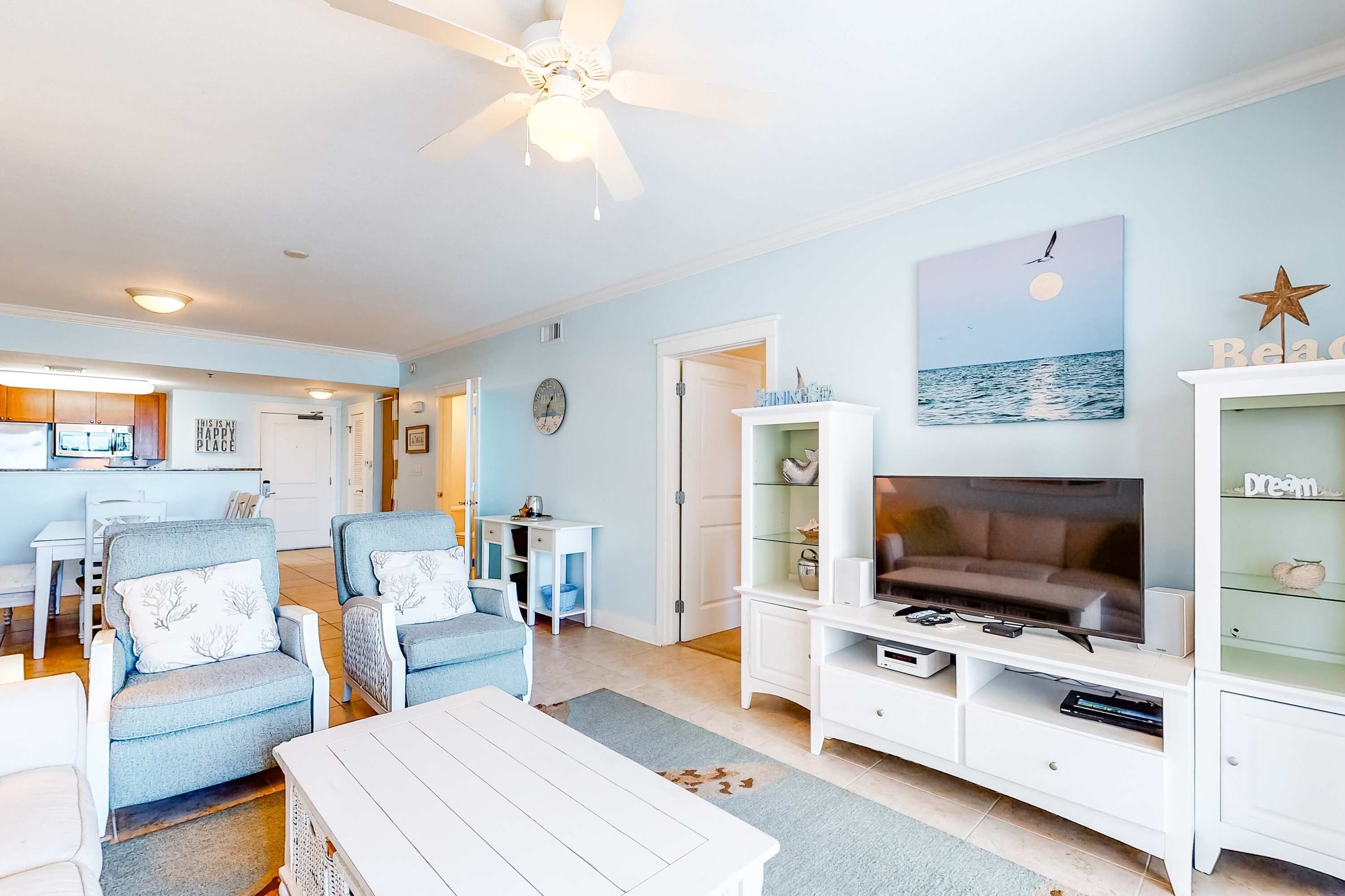 Televisión, reproductor de DVD y oficina 