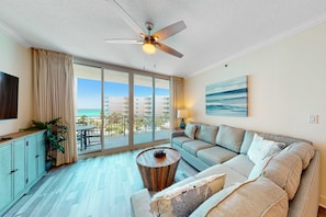 TV, DVD player, offices - 4th-floor remodeled condo with pool, hot tub, fitness room, balcony & lazy river (Fort Walton Beach)
