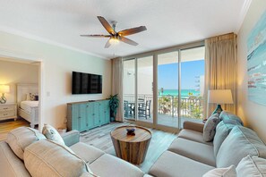 TV, DVD player, offices - 4th-floor remodeled condo with pool, hot tub, fitness room, balcony & lazy river (Fort Walton Beach)