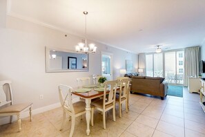 Dining - Elegant, Spacious Condo On Okaloosa Island 490 Feet Of Private Beach (Fort Walton Beach)