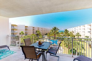 Outdoor dining - Inviting Tropical Condo At Waterscape w/ Shared Pool & Hot Tub - Private Beach (Fort Walton Beach)