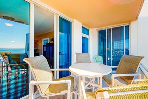 Outdoor dining - 6th Floor Inviting Condo At Waterscape 490 Feet Of Private Beach (Fort Walton Beach)
