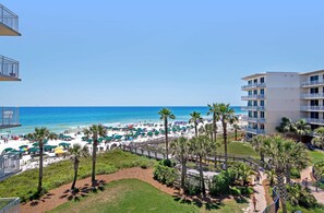 On the beach - 2nd Floor Welcoming Condo At Waterscape 490 Feet Of Private Beach (Fort Walton Beach)