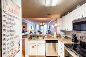 Fridge, microwave, oven, stovetop - 6th-floor charming condo with amazing views & pools (Perdido Key)