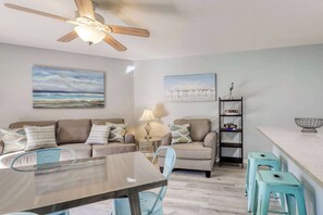 TV - Trendy condo with full kitchen, shared pool, and easy beach access (Miramar Beach)