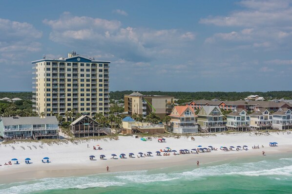 Beach nearby - Gorgeous Gulf Views & Shared Pool - Walk to the Beach, Minutes to Entertainment (Miramar Beach)