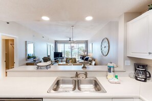 Interior - Gorgeous Gulf Views & Shared Pool - Walk to the Beach, Minutes to Entertainment (Miramar Beach)