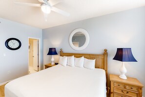 2 bedrooms, iron/ironing board, WiFi, bed sheets - Gorgeous Gulf Views & Shared Pool - Walk to the Beach, Minutes to Entertainment (Miramar Beach)
