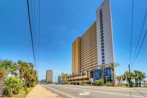Exterior - Charming, beachfront condo with furnished balcony & a bi-level pool (Panama City Beach)