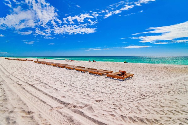 Beach nearby - Beachfront Condo with Access to Pool, Gym, & Game Room - Snowbirds Welcome (Panama City Beach)