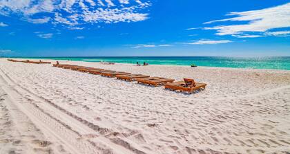 Beachfront Condo with Access to Pool, Gym, & Game Room - Snowbirds Welcome