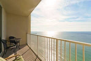 Property grounds - Gulf-front condo on the 19th floor w/ beach service, hot tubs & pools (Panama City Beach)