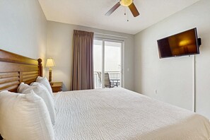 2 bedrooms, iron/ironing board, WiFi, bed sheets - Oceanfront, 14th-floor condo with pool, ocean view & high-speed WiFi (Panama City Beach)