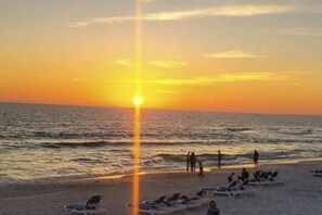 Beach - Dog-friendly vibrant home with jetted tub - 2 miles to beach (Panama City Beach)