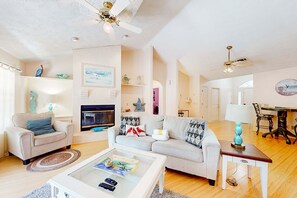 TV, offices - Dog-friendly vibrant home with jetted tub - 2 miles to beach (Panama City Beach)