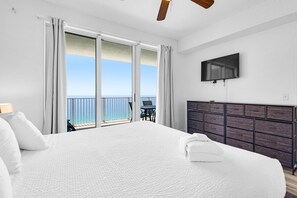 2 bedrooms, iron/ironing board, WiFi, bed sheets - Beachfront penthouse with 2 free beach chairs, WiFi, amazing views, pool & hot tub (Panama City Beach)