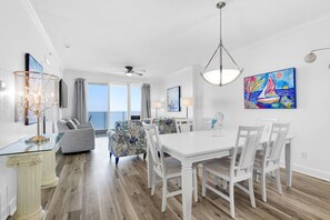 Interior - Beachfront penthouse with 2 free beach chairs, WiFi, amazing views, pool & hot tub (Panama City Beach)