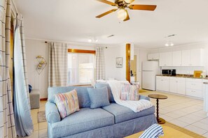 TV - Quiet and relaxing home with full kitchen, patio, Pack-N-Play, & beach access (Panama City Beach)