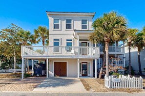 Exterior - Spacious & sun-filled  retreat with pool, patio, & W/D - short walk to the beach (Santa Rosa Beach)