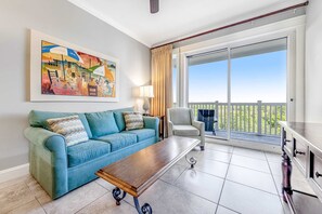 TV, offices - Vibrant seventh-floor condo with pool, hot tub, sauna, private W/D & fast WiFi (Miramar Beach)