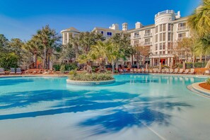 Pool - Vibrant seventh-floor condo with pool, hot tub, sauna, private W/D & fast WiFi (Miramar Beach)