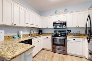 Fridge, microwave, oven, stovetop - 2nd-floor condo near beach with balcony, outdoor pool, streaming, & washer/dryer (Santa Rosa Beach)