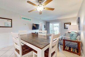 Dining - Welcoming Ground-Floor Condo with Shared Pool and a Short Stroll from the Beach (Miramar Beach)
