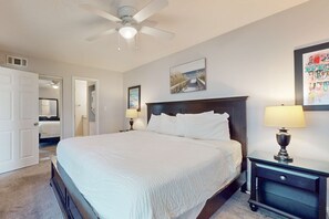 2 bedrooms, iron/ironing board, WiFi, bed sheets - Welcoming Ground-Floor Condo with Shared Pool and a Short Stroll from the Beach (Miramar Beach)