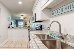 Fridge, microwave, oven, stovetop - Welcoming Ground-Floor Condo with Shared Pool and a Short Stroll from the Beach (Miramar Beach)