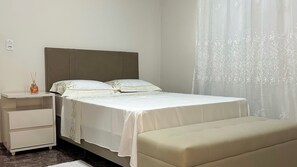 4 chambres, fer et planche à repasser, accès au Wi-Fi (inclus)