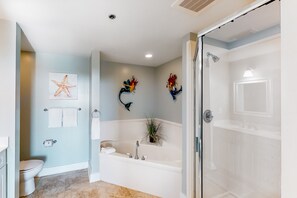 Shower, towels - Picturesque Condo At Waterscape Children's Playground, 2 Hot Tubs (Fort Walton Beach)