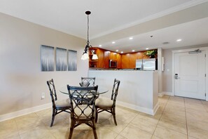 Dining - Condo in Gulf Front Resort w/ Shared Amenities w/ Pool & Hot Tub (Fort Walton Beach)