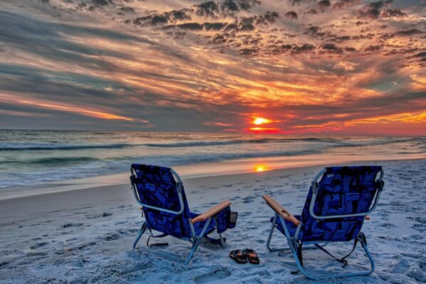 Beach - Westwinds water view condo with heated pool, balcony, gym, TV, & full kitchen (Miramar Beach)