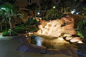 Property grounds - Westwinds water view condo with heated pool, balcony, gym, TV, & full kitchen (Miramar Beach)