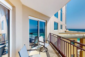 Property grounds - Westwinds water view condo with heated pool, balcony, gym, TV, & full kitchen (Miramar Beach)