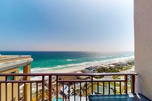 Property grounds - Westwinds water view condo with heated pool, balcony, gym, TV, & full kitchen (Miramar Beach)