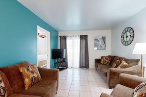 TV, offices - Renovated Condo | Pool + Beach Access (Miramar Beach)
