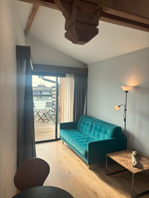 Studio | Living area