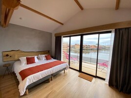 Studio Suite, Bay View | In-room safe, desk, laptop workspace, free WiFi