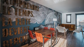 Studio Suite, Bay View | Dining